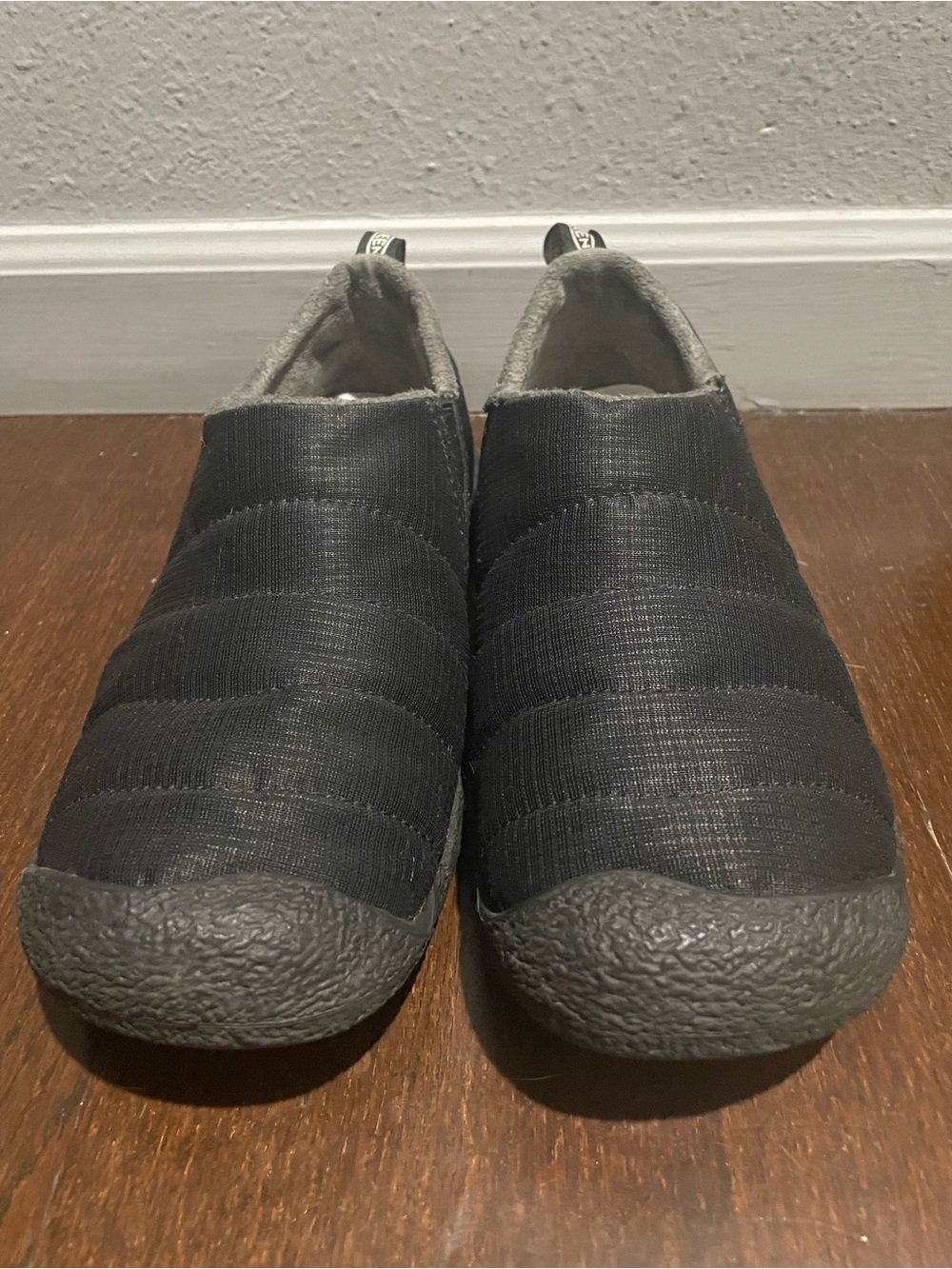 Men’s Size 8 Keen Howser II Black Quilted Slip-On Loafers